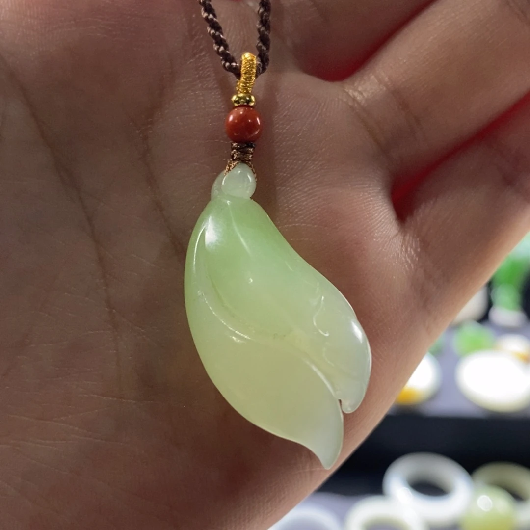 和田玉未镶嵌颈饰松*糖翠青玉兰花