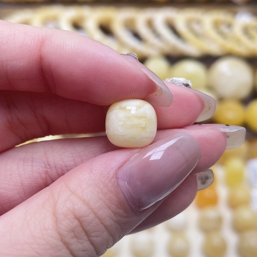 琥珀未镶嵌裸石11.3*10.7mm老型瑕