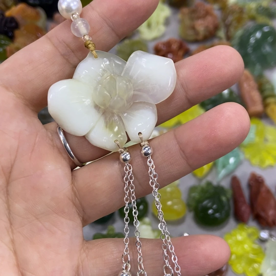 未镶嵌蛇纹石玉挂件