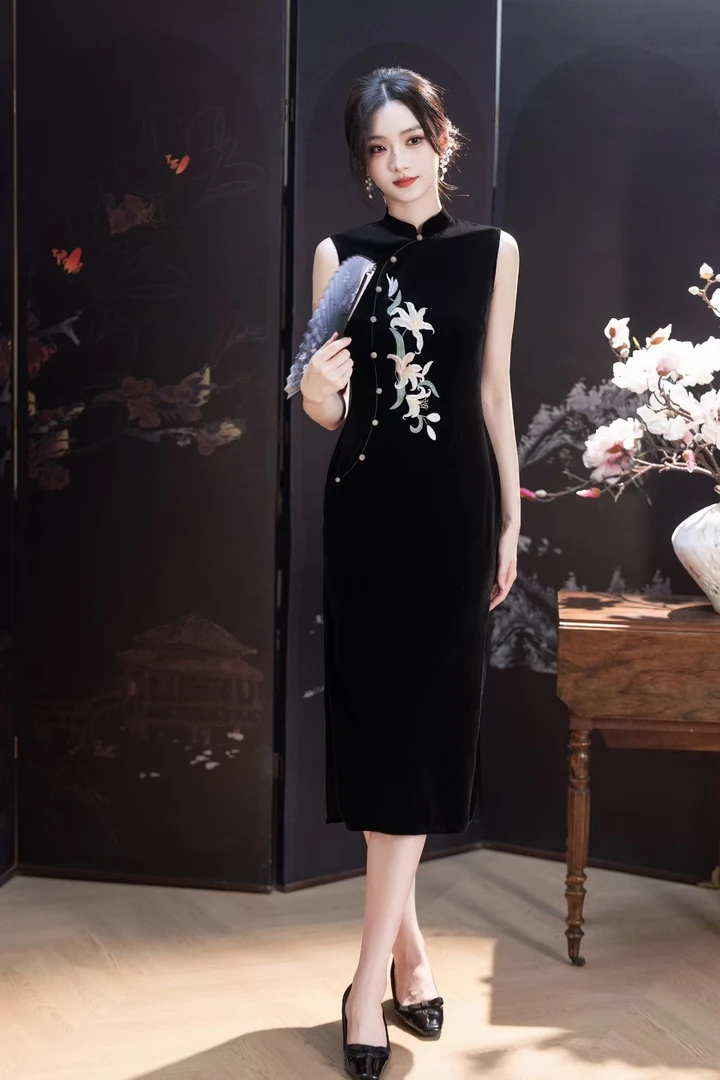 钻石绒丝绒中式黑色新款旗袍改良2025气质国风刺绣连衣裙修身无袖