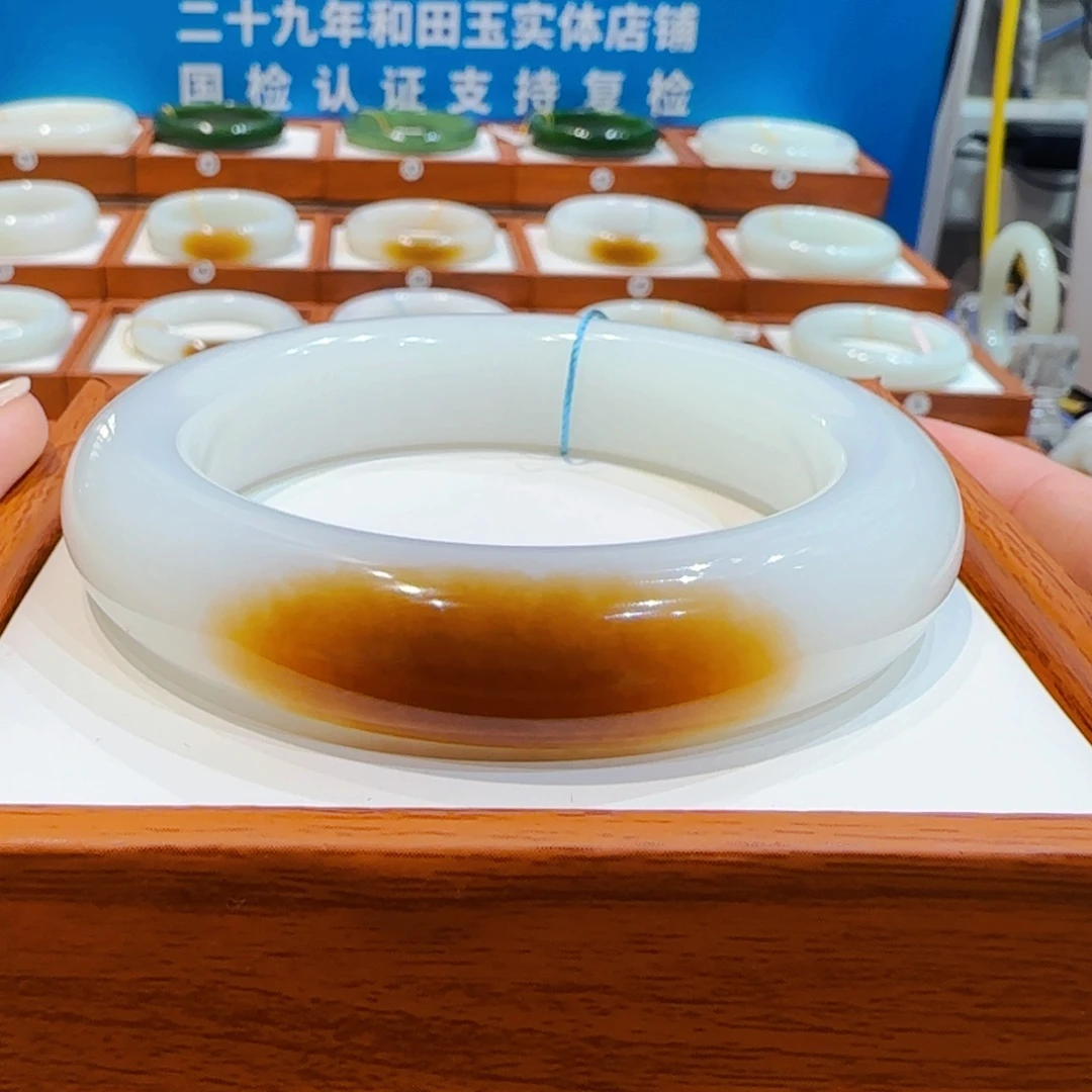 和田玉未镶嵌手镯