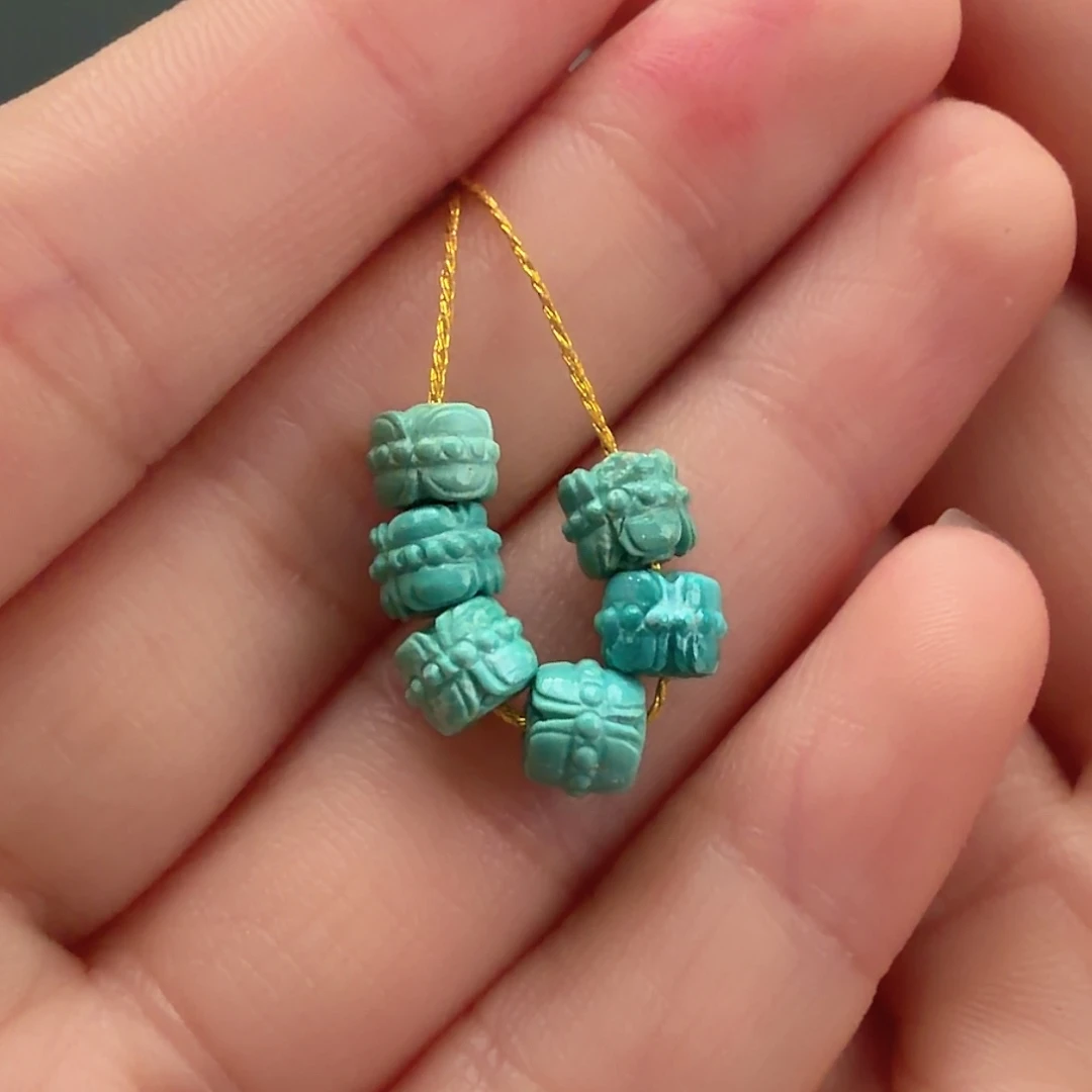 绿松石未镶嵌颈饰