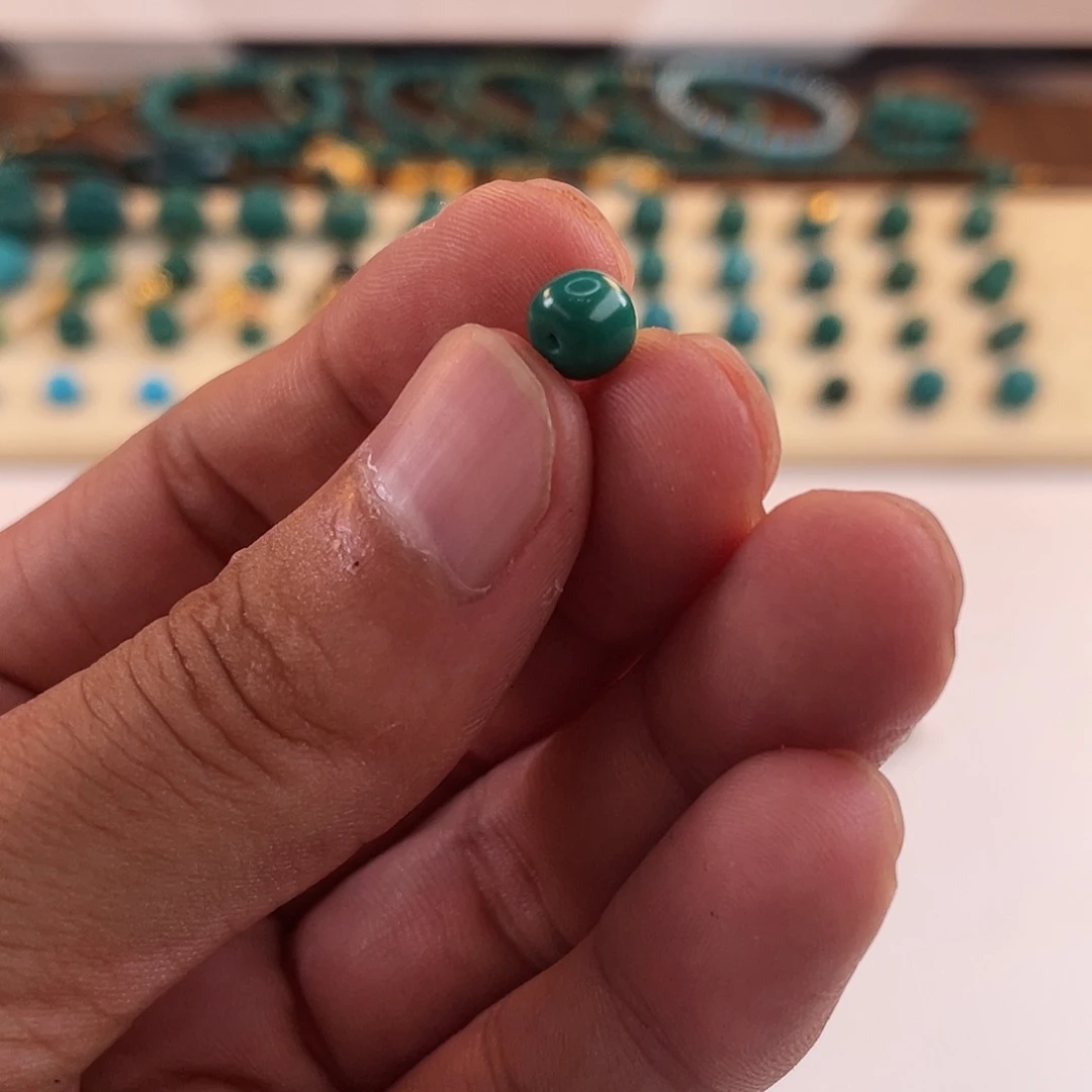 绿松石未镶嵌颈饰