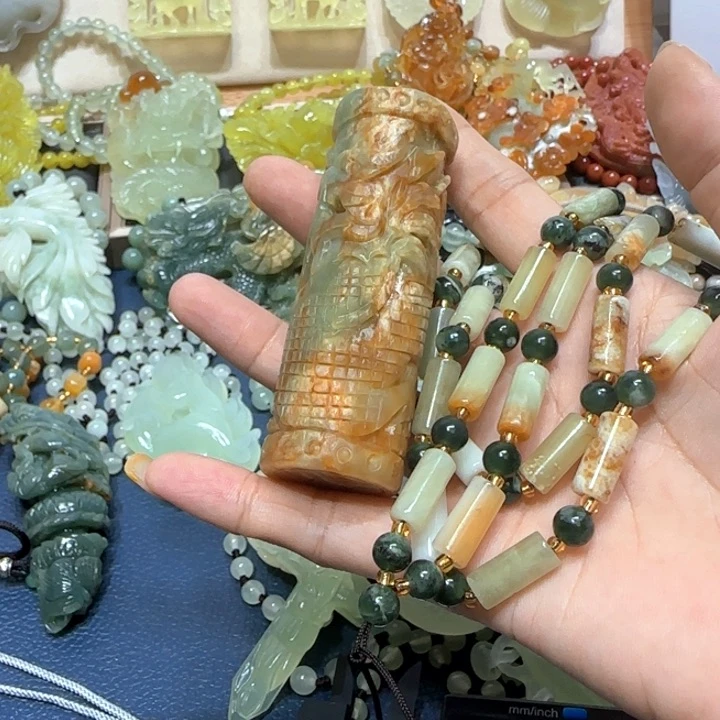 未镶嵌蛇纹石玉吊坠