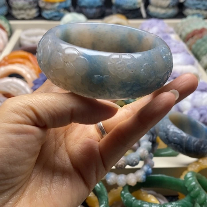 未镶嵌手镯石英岩玉