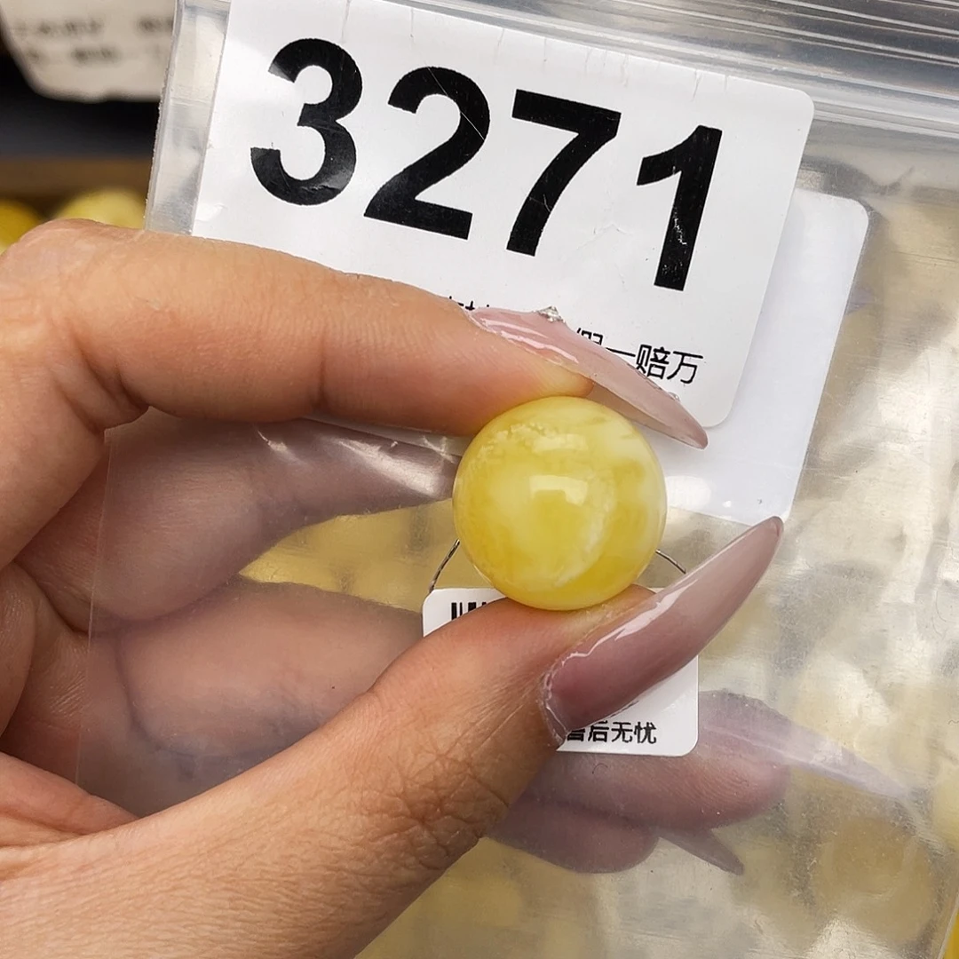 楼***德蜜蜡未镶嵌珠宝奇石18