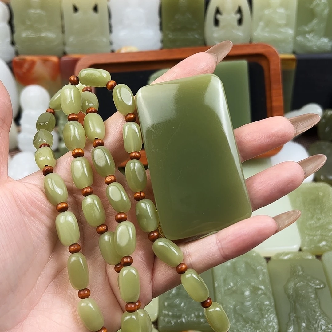 哈***a菠菜绿平安牌吊坠