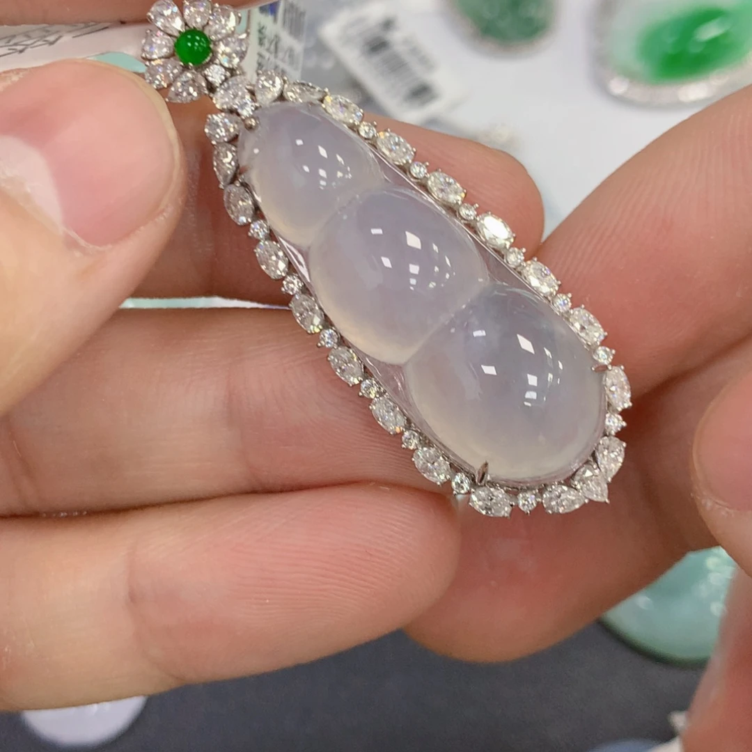 颈饰18K金镶嵌翡翠