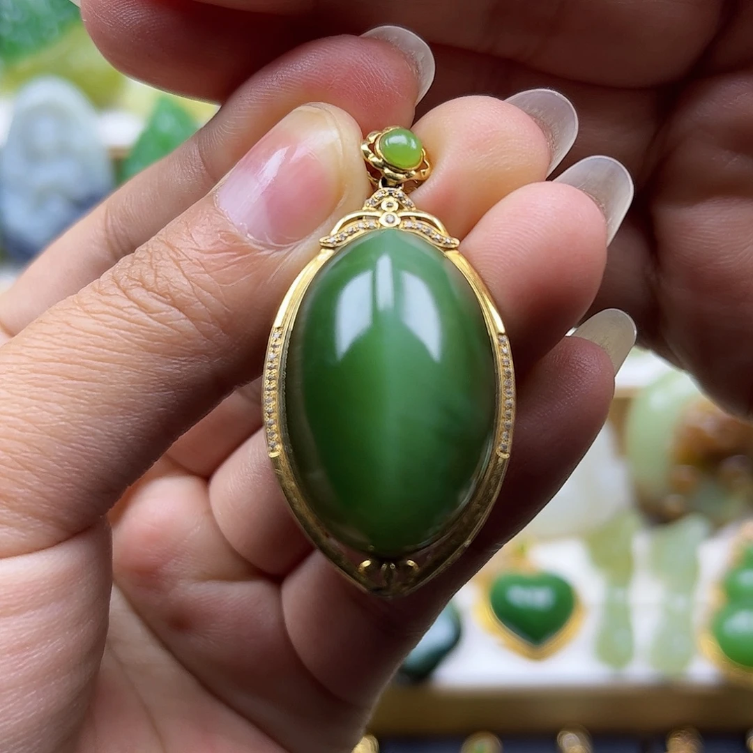 和田玉18K金镶嵌颈饰