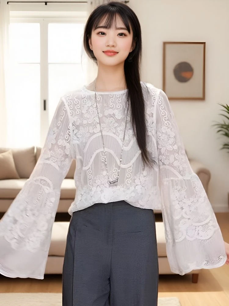 圆领蕾丝拼接上衣女网红重工长袖宽松型打底衫喇叭袖洋气上衣