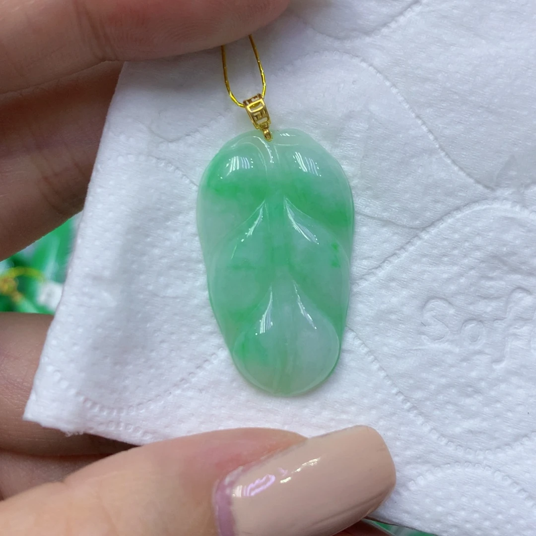颈饰18K金镶嵌翡翠