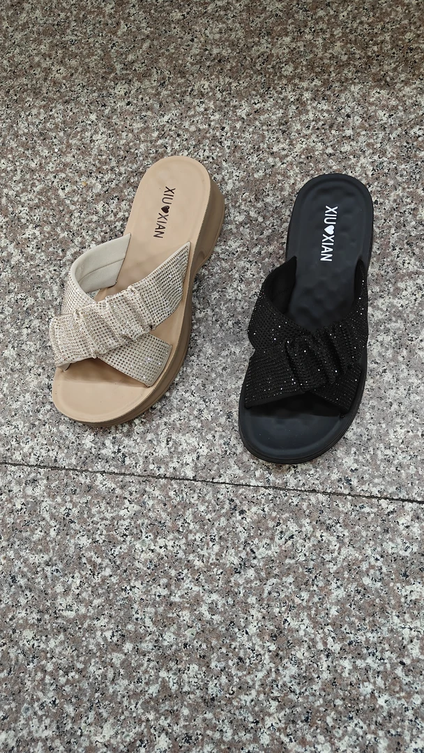 新款女款时装拖带钻坡跟休闲一字拖女鞋