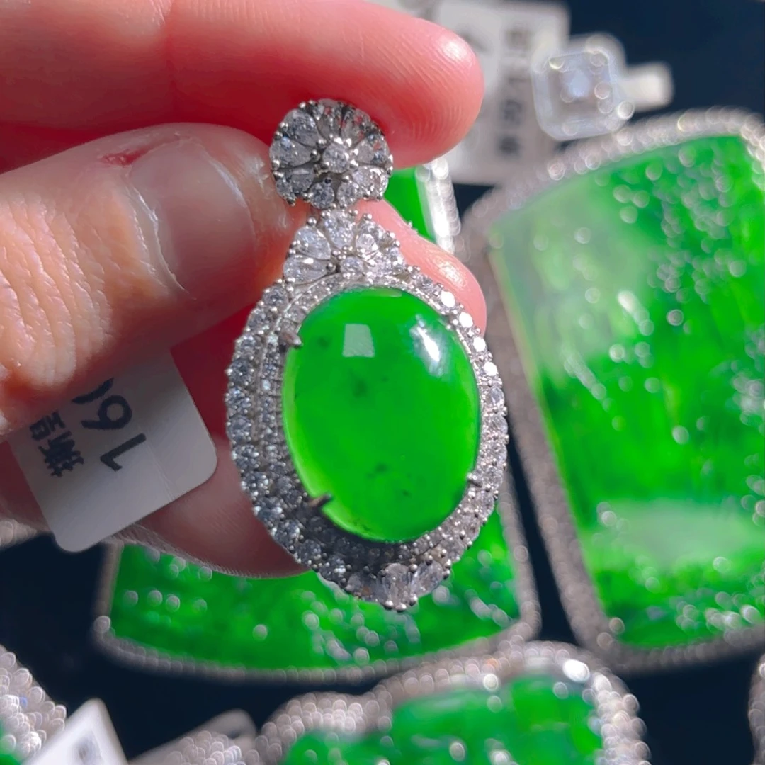 翡翠颈饰银S925镶嵌蛋面