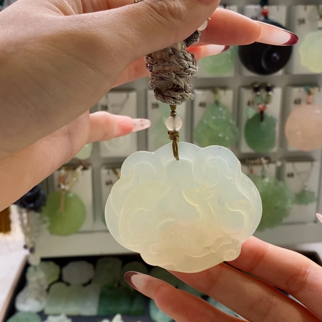 蛇纹石玉未镶嵌颈饰