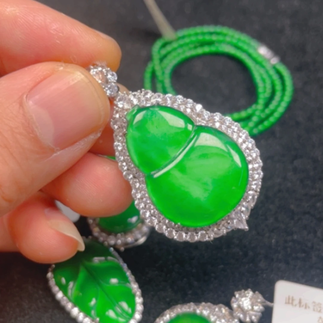 【闪购商品】颈饰银S925镶嵌翡翠吊坠