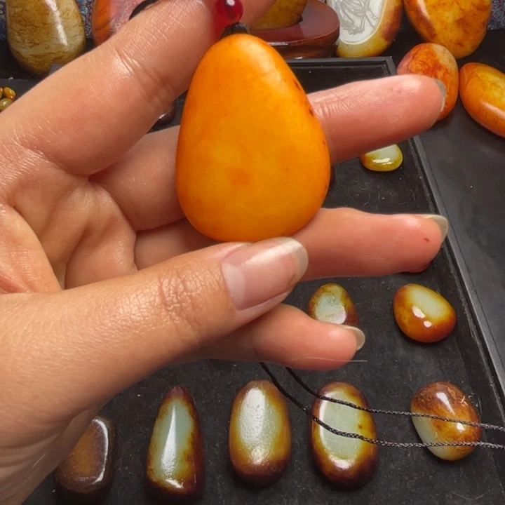 空***吹和田玉未镶嵌颈饰