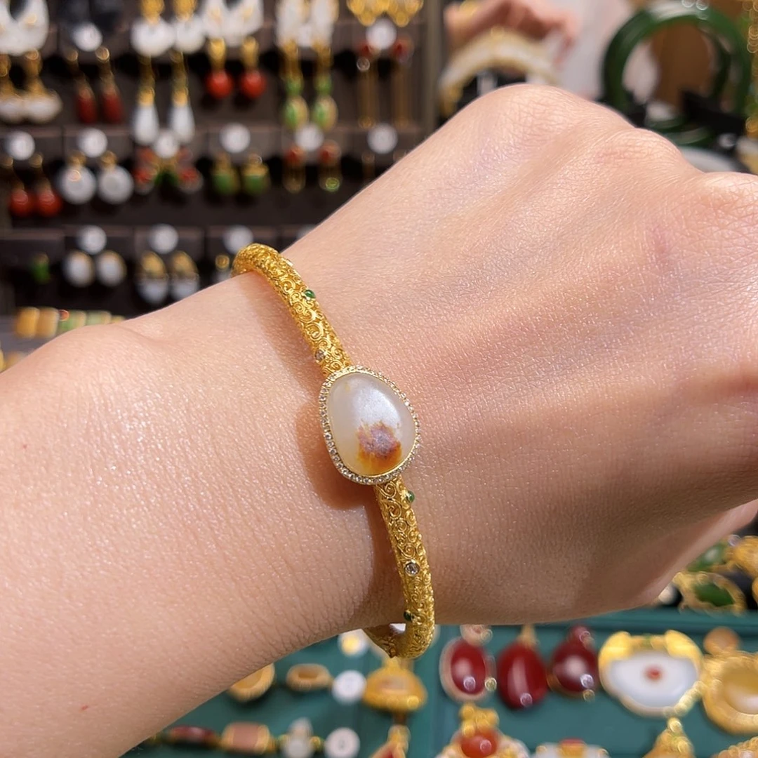 和田玉18K金镶嵌颈饰