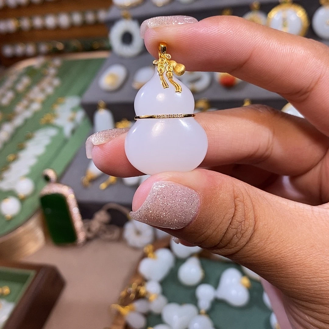 和田玉18K金镶嵌颈饰