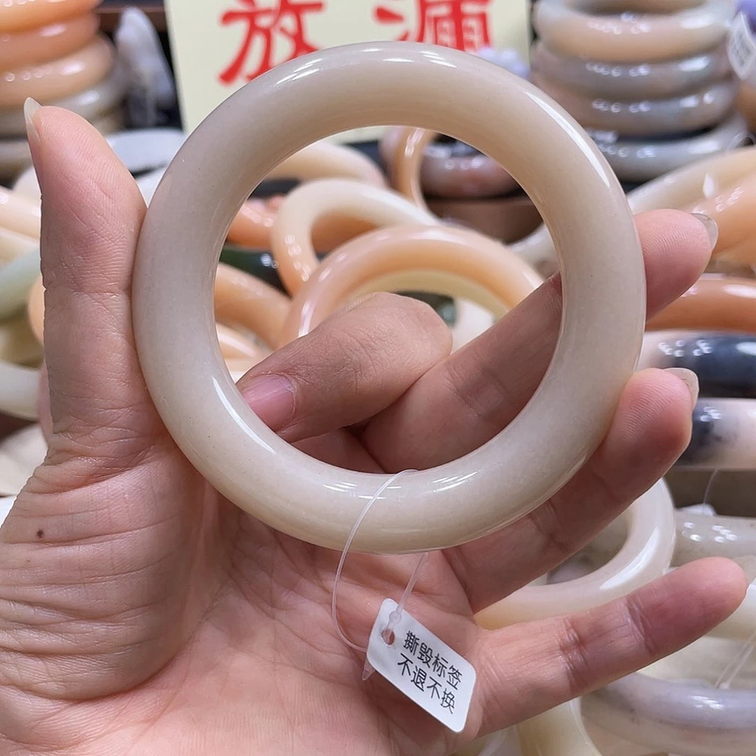 未镶嵌手镯石英岩玉兰***-