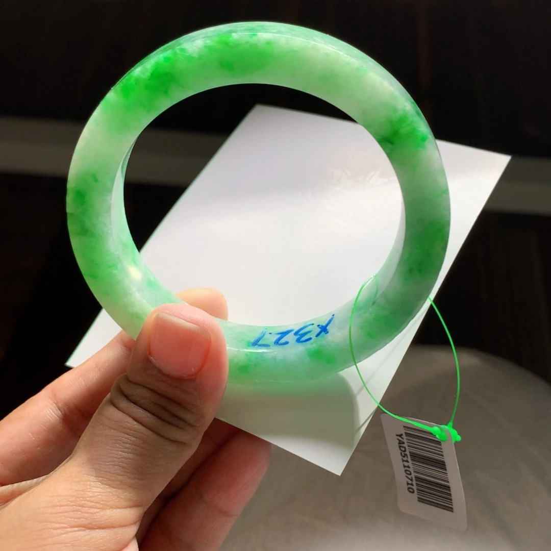 定制翡翠未镶嵌翡翠手镯