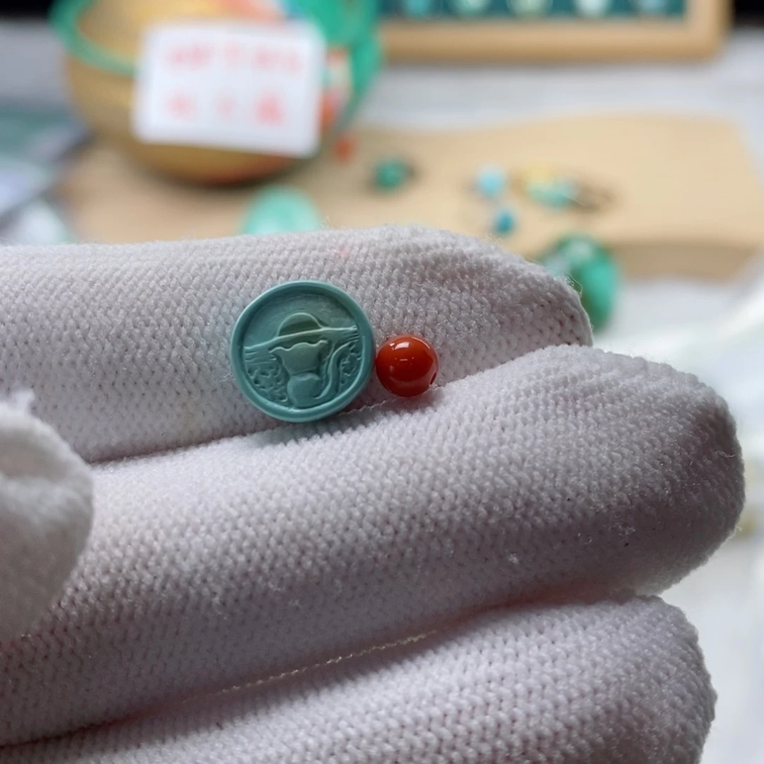 南红玛瑙颈饰未镶嵌姐***画