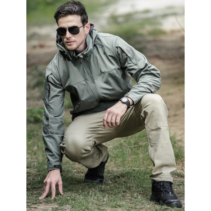 F16刺客软壳冲锋衣秋冬款加绒户外登山运动连帽休闲时尚保暖男款