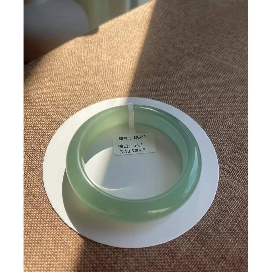 天然石英质玉石手镯（轻微色差，实物为准）编号：108