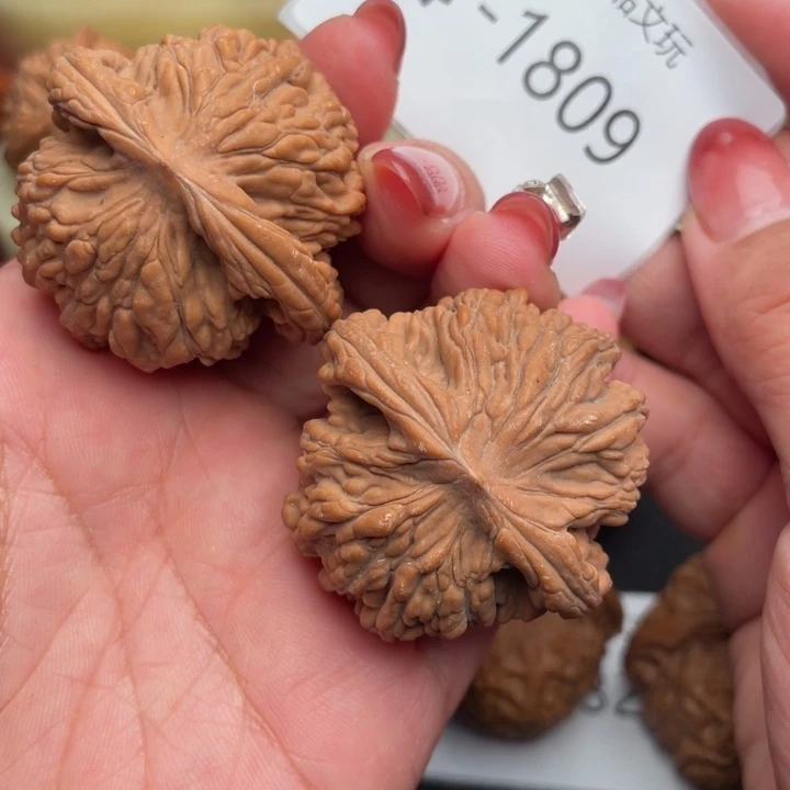 文玩核桃吊坠44货头粗筋虎头