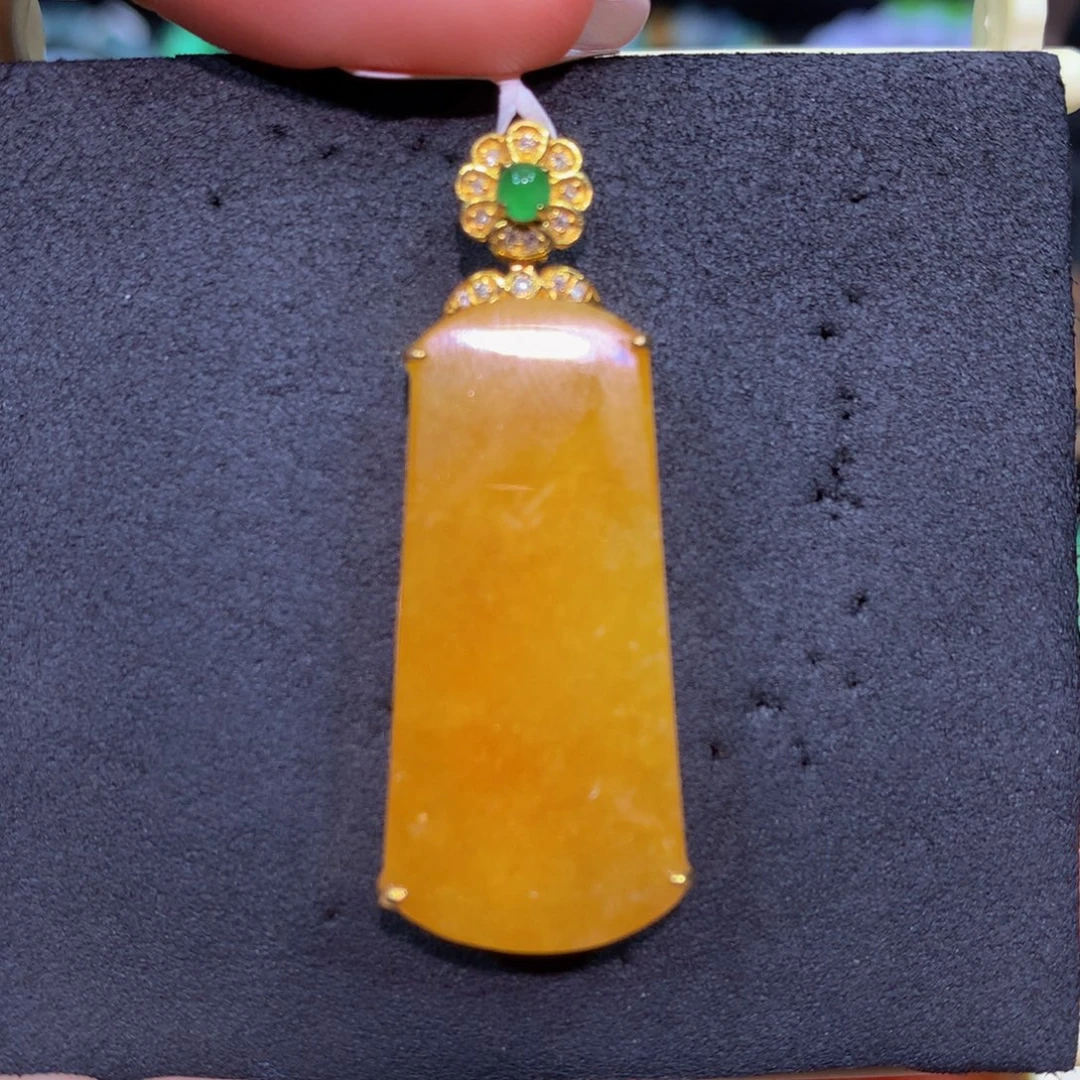 翡翠18K金镶嵌颈饰翡翠