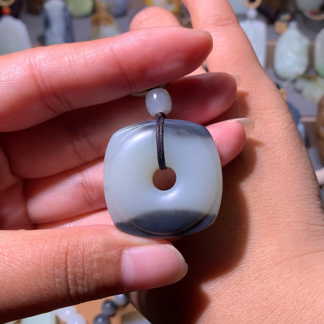 用***4和田玉未镶嵌颈饰