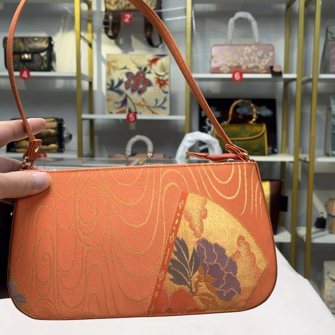 人***生织绣高定浮力大漏