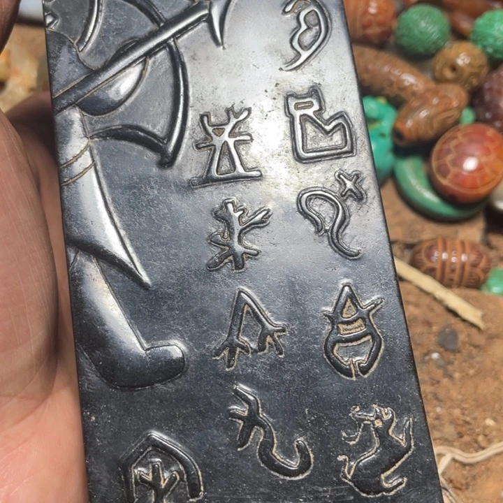 不***此和田玉（糖玉）未镶嵌颈饰