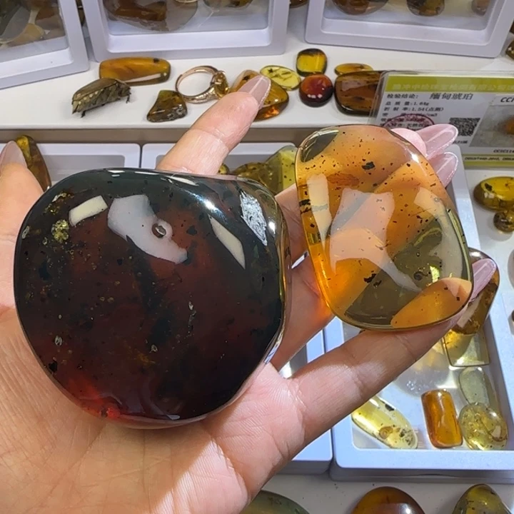 东***君琥珀未镶嵌裸石虫珀标本