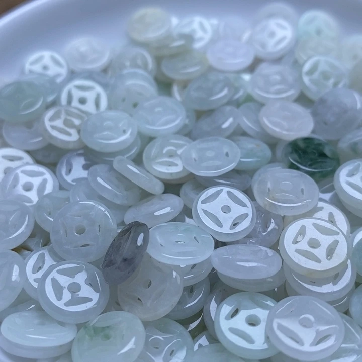 翡翠未镶嵌手链卡9.7得金钱扣50个