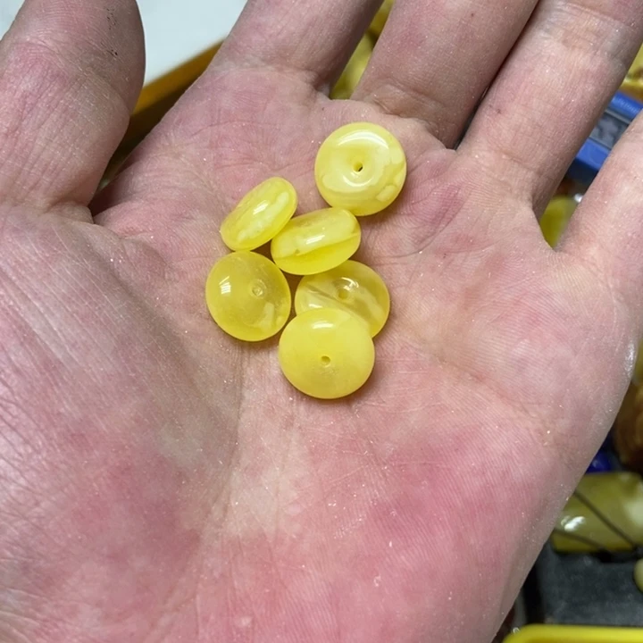 未镶嵌蜜蜡裸石多样性发货其一
