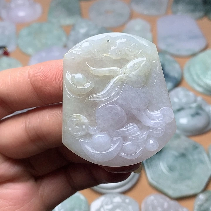 翡翠未镶嵌颈饰兔