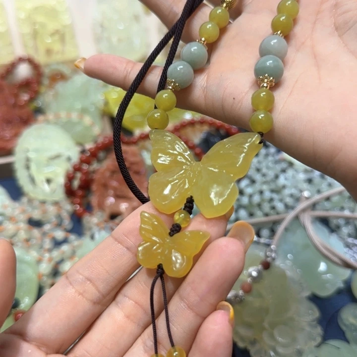 未镶嵌蛇纹石玉吊坠