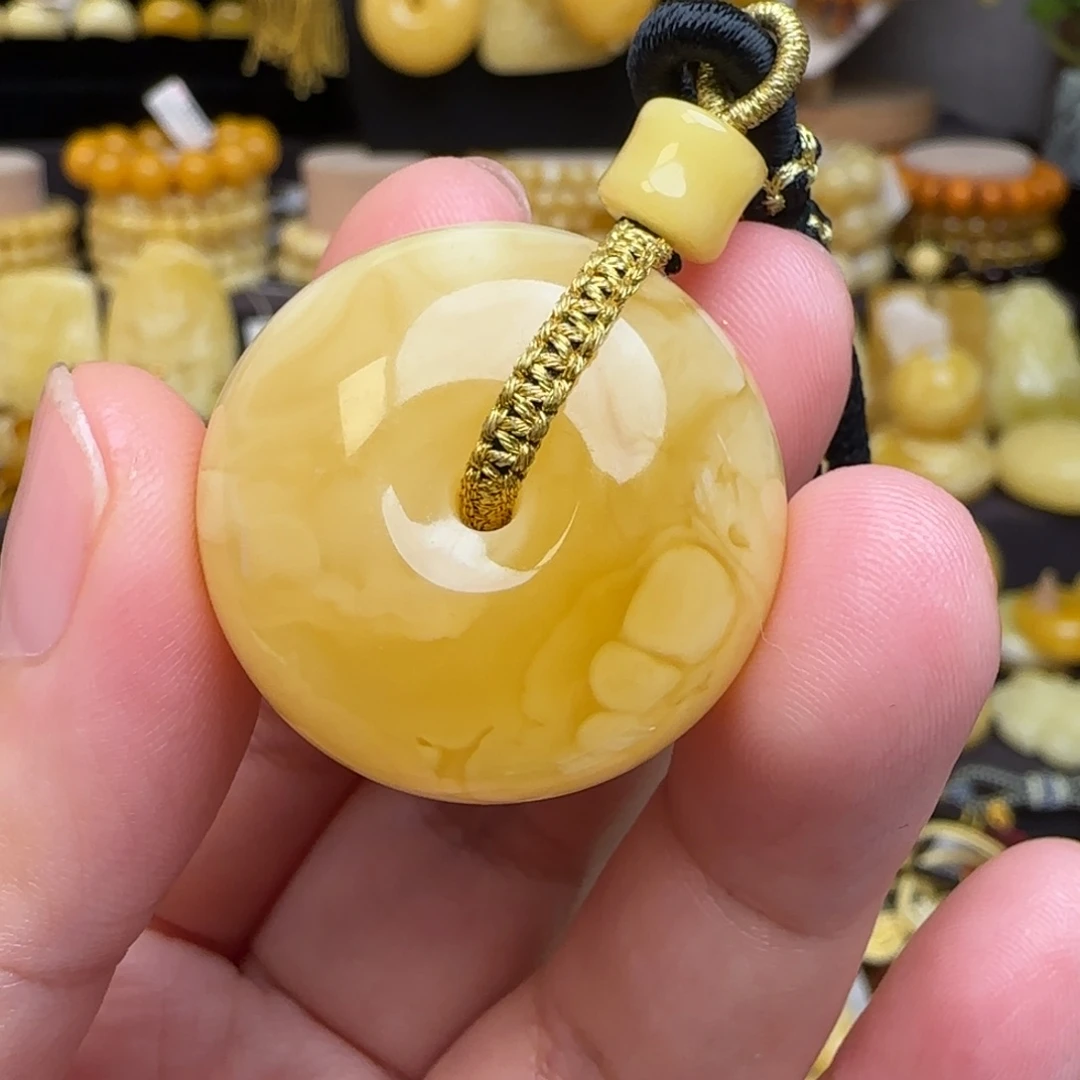 M***~琥珀未镶嵌套链蜜蜡平安扣