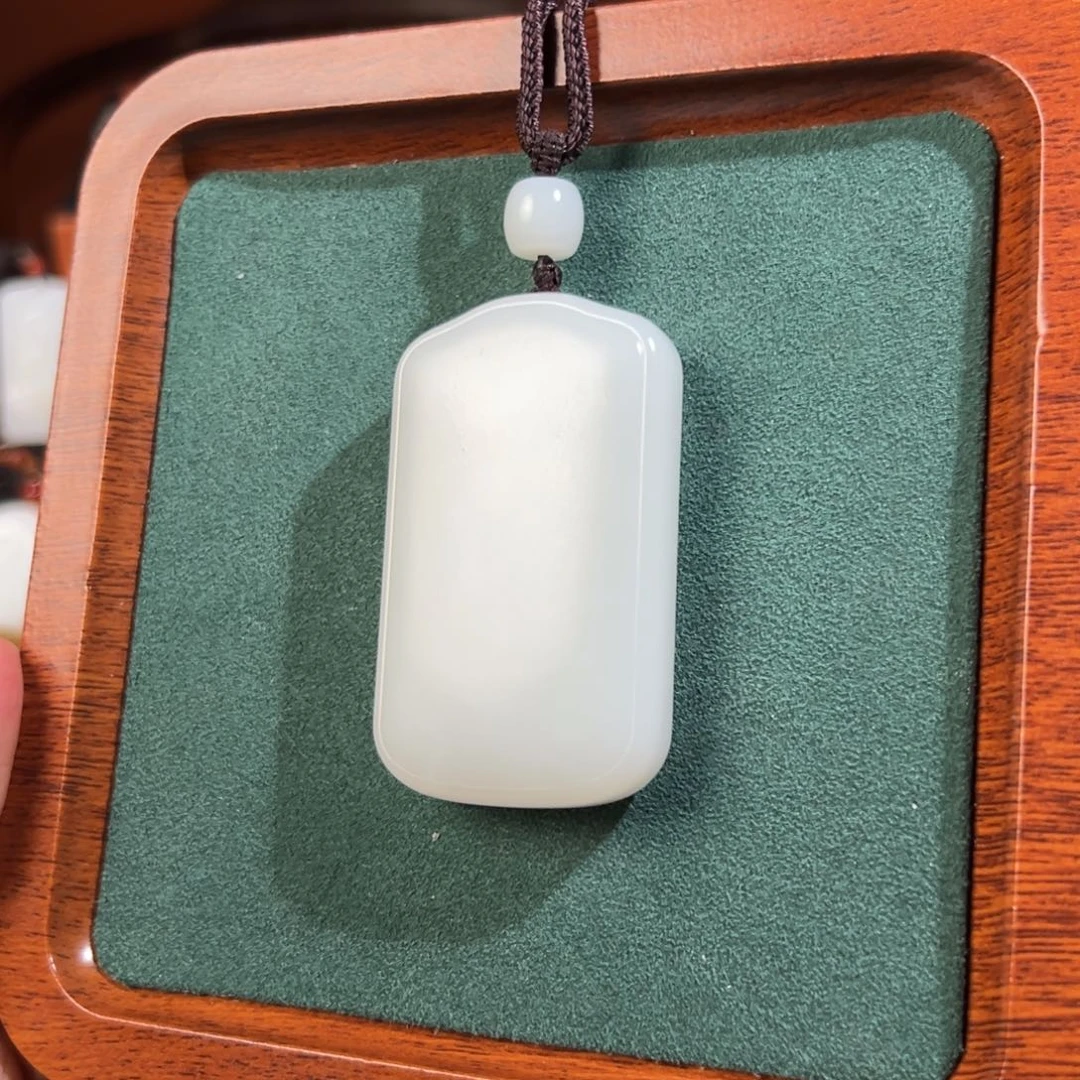 @***果和田玉未镶嵌颈饰