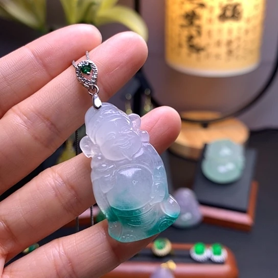 翡翠未镶嵌吊坠(赠链)