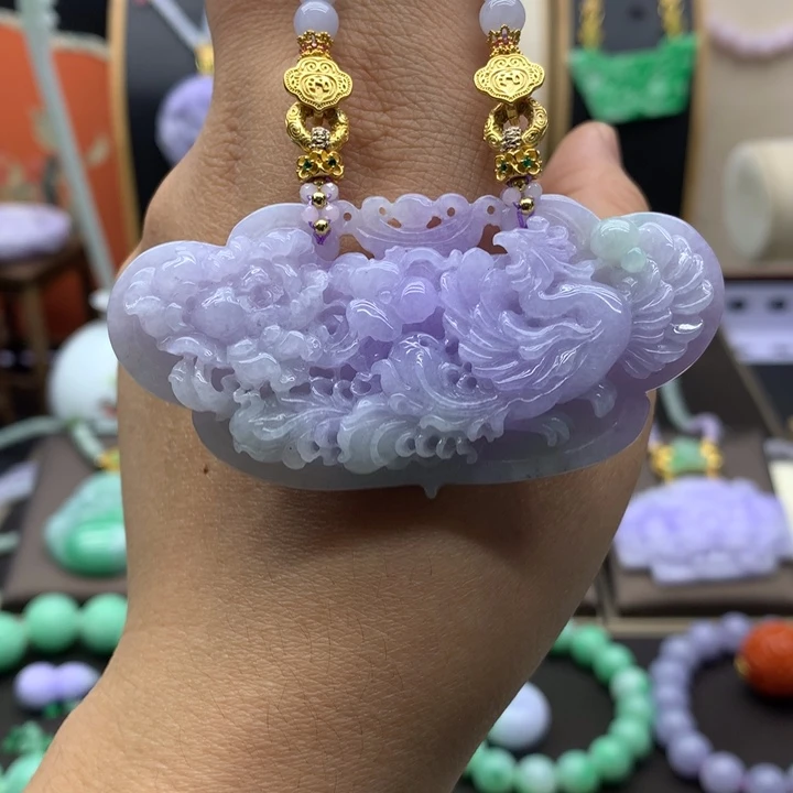 翡翠未镶嵌吊坠(赠链)