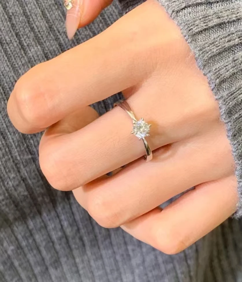 私人定制 周家六爪皇冠女戒1.0ct