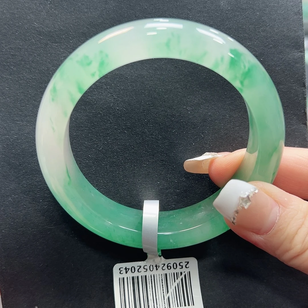 石英质玉（非洲翠）未镶嵌手镯