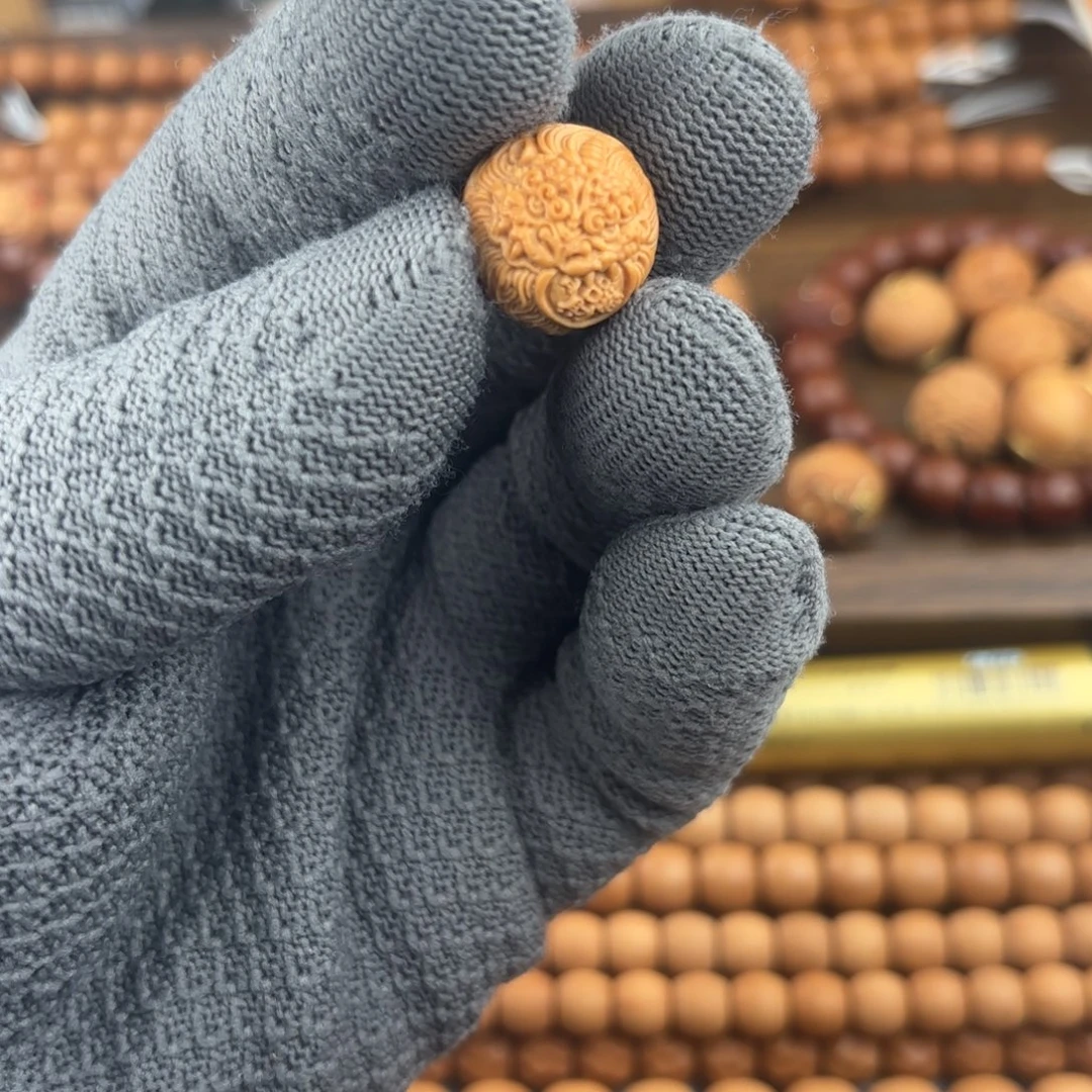 蟒***物吊坠猴头核桃皮裘