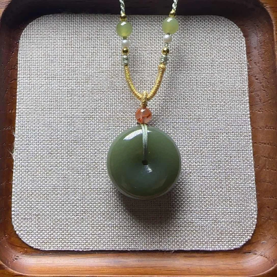 颈饰未镶嵌和田玉