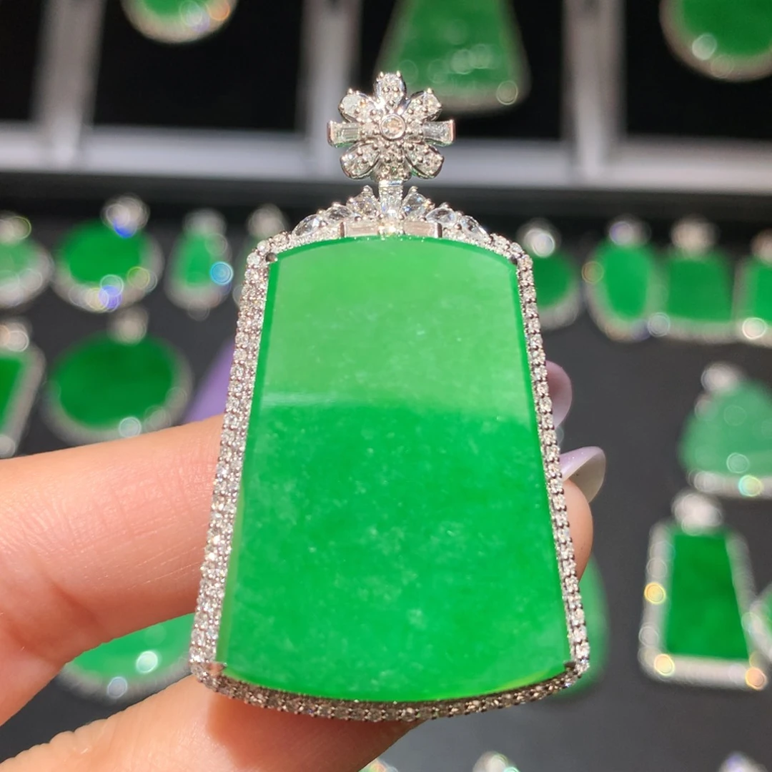 翡翠颈饰18K金镶嵌翡翠