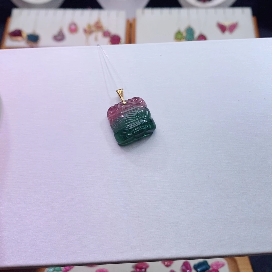 碧玺碧玺m18K金镶嵌吊牌