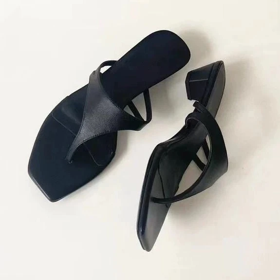 真皮法式方头夹脚人字拖鞋女外穿2025新款夏季粗跟高跟沙滩凉拖鞋