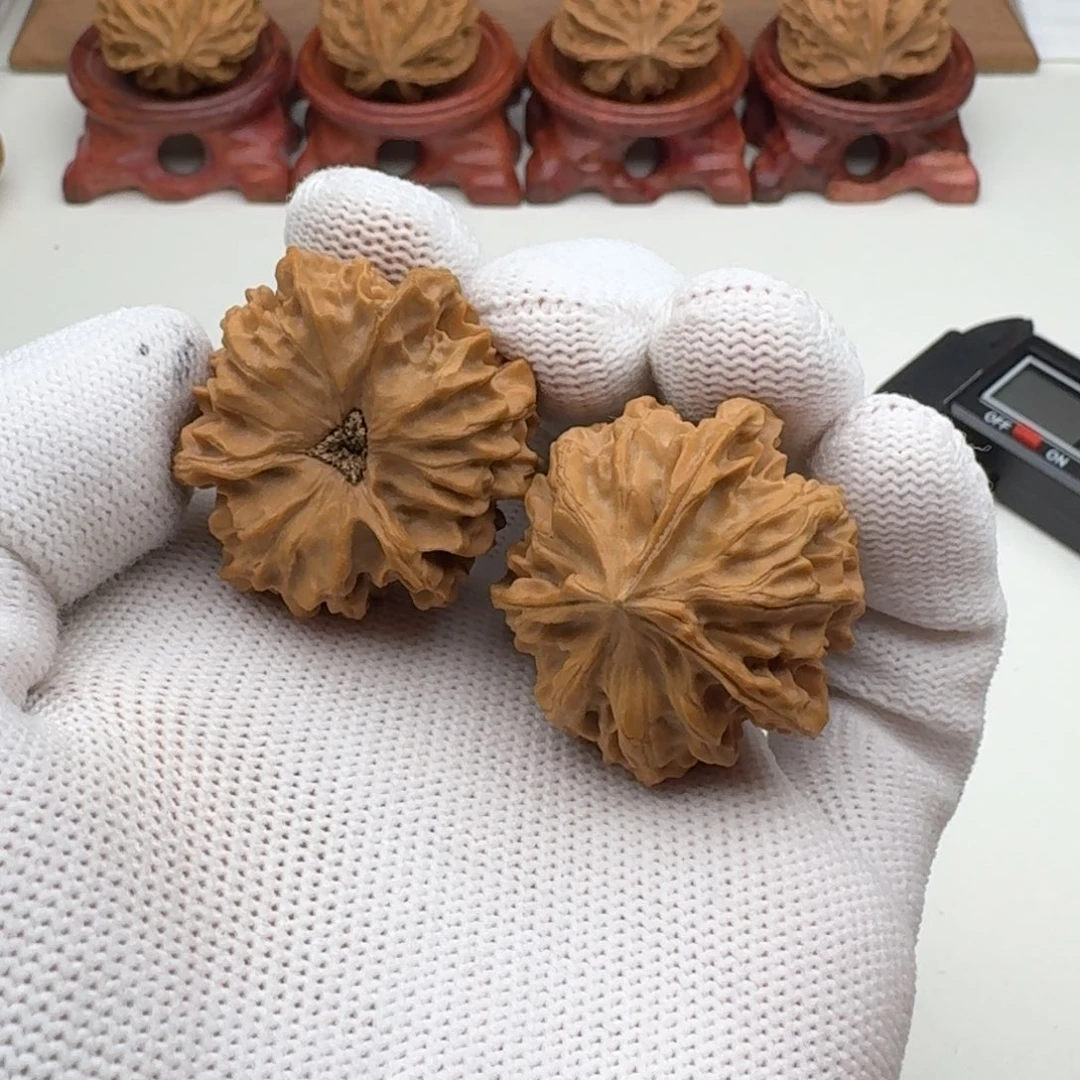 文玩核桃吊坠岐山三棱35