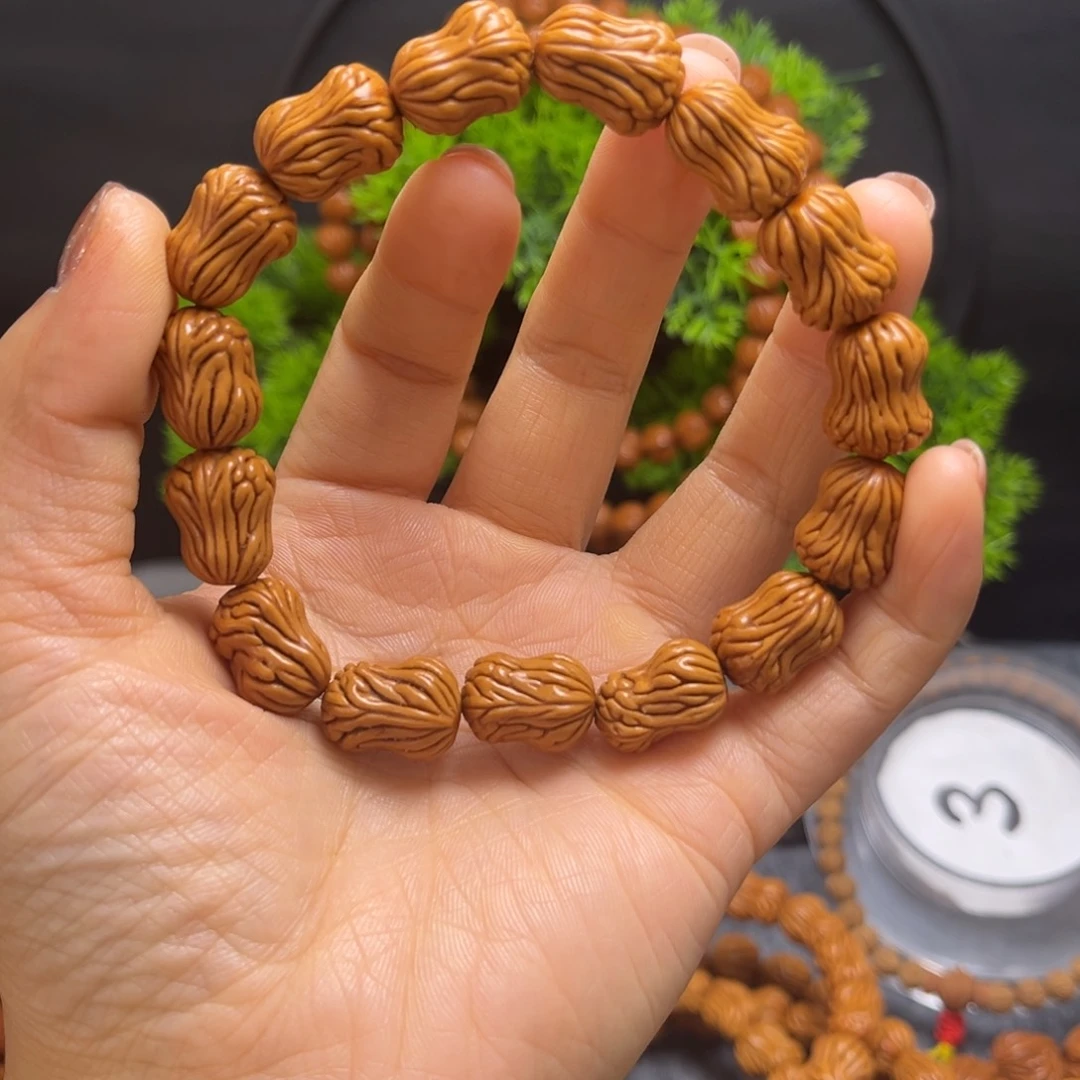 文玩核桃吊坠龙纹桃核